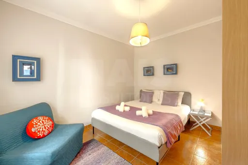 Apartamento T1 com Quintal Privativo no Centro de Ferrel