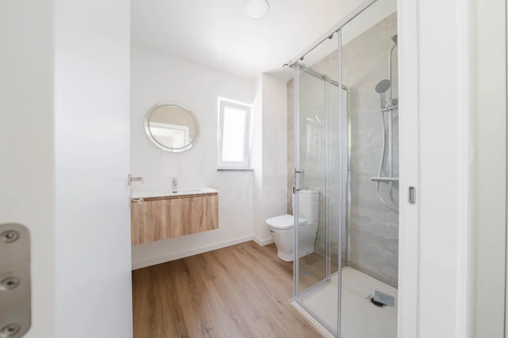 Exclusiva Moradia T4 Moderna com Conforto e Elegância Perto das Praias de Peniche