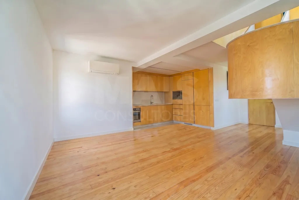 Apartamento T1 duplex com terraço junto às Amoreiras