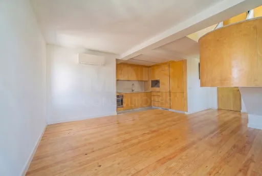 Apartamento T1 duplex com terraço junto às Amoreiras