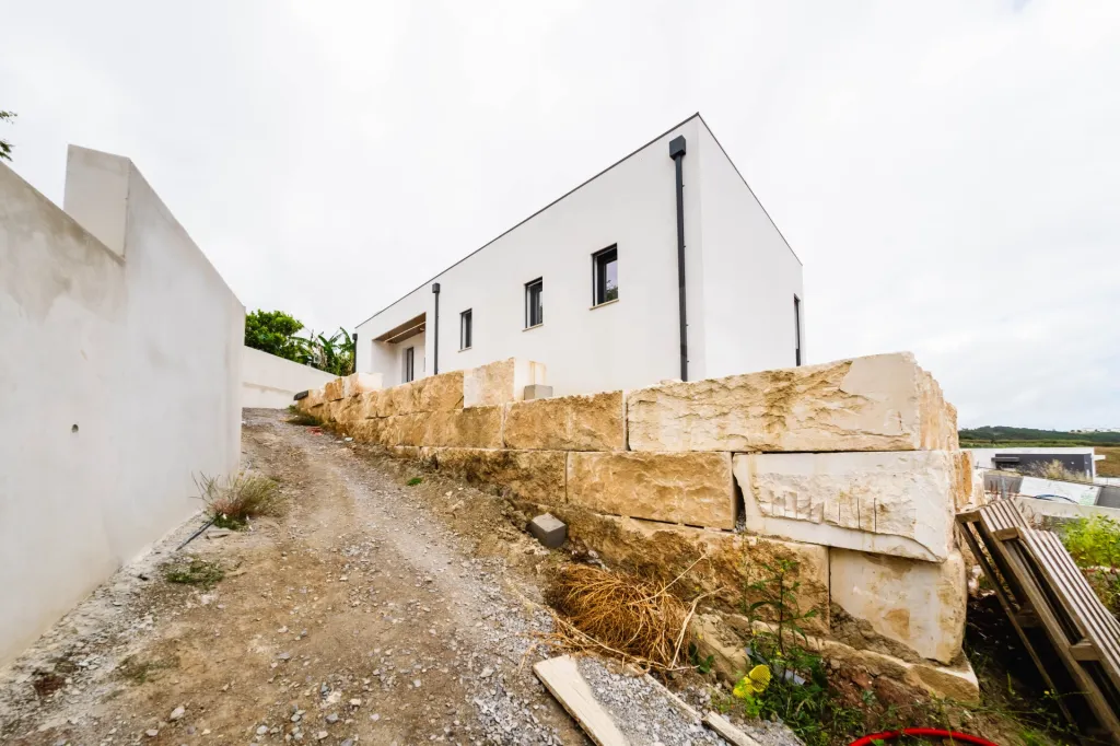 Moradia V3  moderna com piscina, vista de campo e excelente localização  Matas – Lourinhã