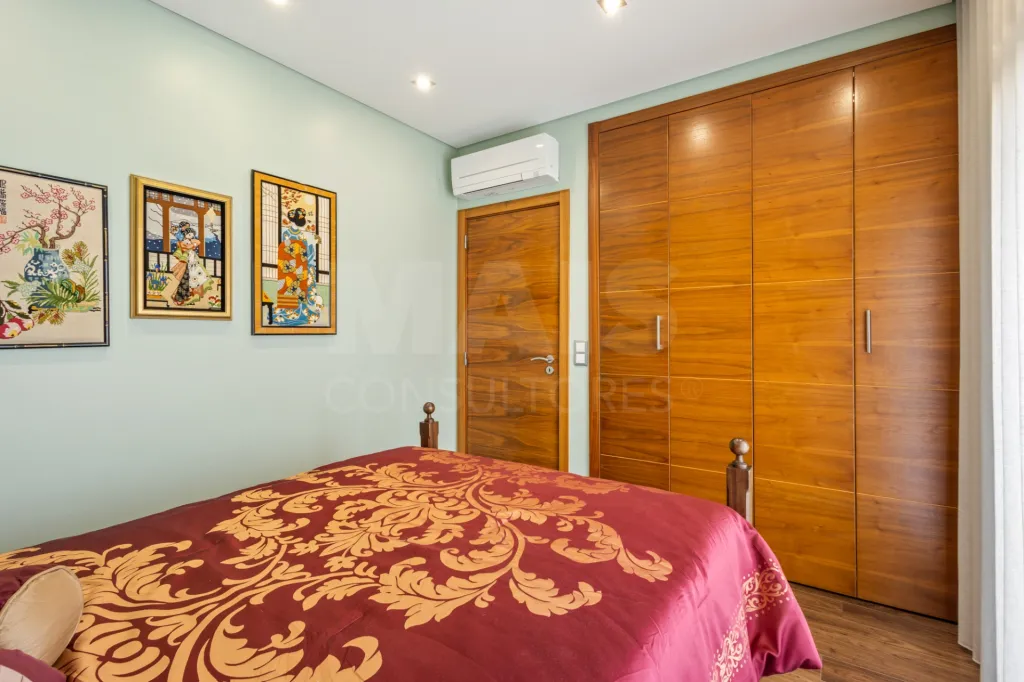 Moradia T4 com Vista Mar, Jacuzzi Panorâmico e Energia Solar | Lourinhã