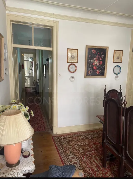 🏡Apartamento T4 para recuperação total em zona com charme histórico no coração de Lisboa!