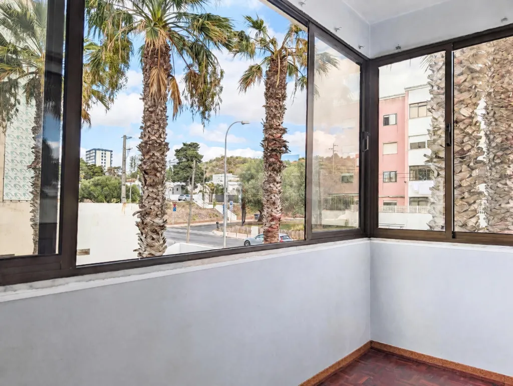 3-Bedroom Apartment in Downtown Carnaxide