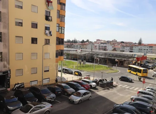 Apartamentos T2 a 100 metros da estação dos comboios  da Tapada das Mercês