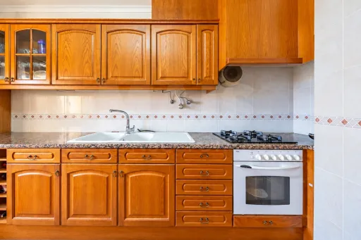 Apartamento T3 com elevador e lugar de garagem.