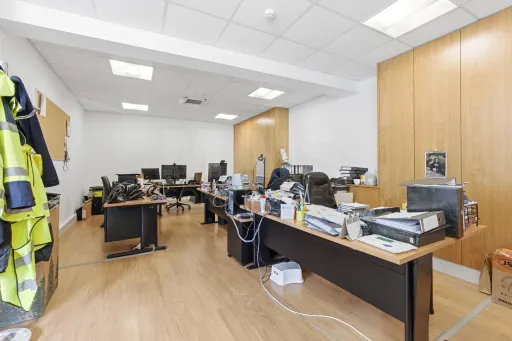 Prédio com 3 frações no centro de Peniche