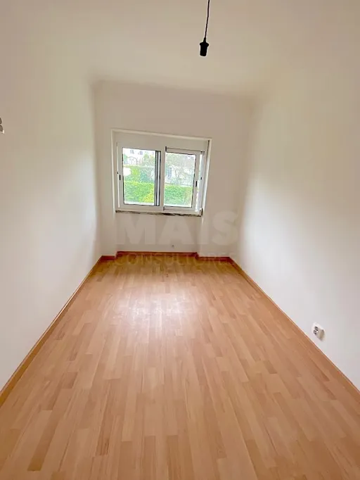 T1 Dafundo com Varanda Zona Ribeirinha