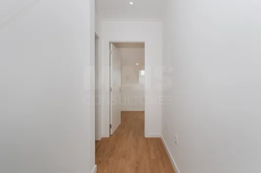 Moradia T3 Totalmente Remodelada com Logradouro em Coruche