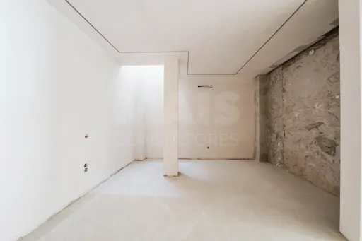 Moradia totalmente remodelada no coração de Peniche!