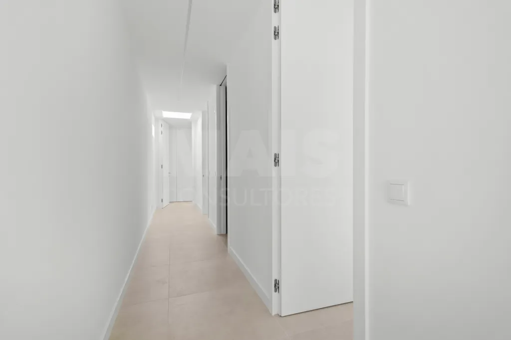 4-bedr. house on 2-hectare plot in Carvalhal