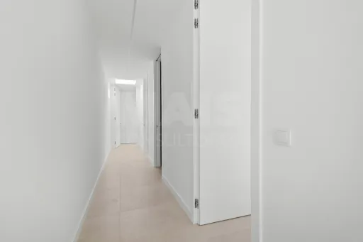 4-bedr. house on 2-hectare plot in Carvalhal