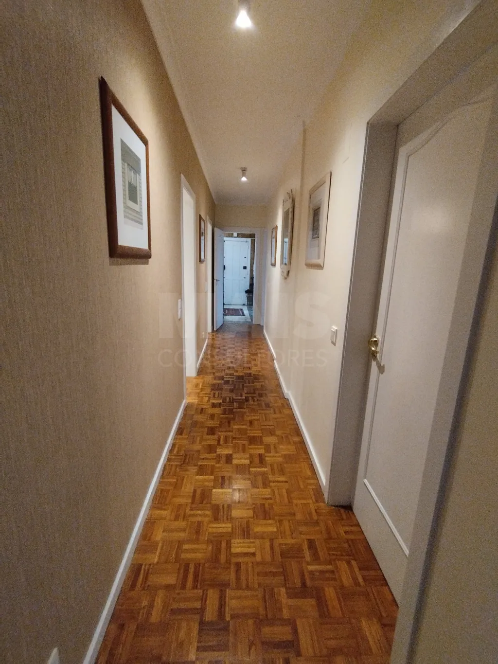 Apartamento T4 ao lado do metro das Olaias com dois lugares de parqueamento