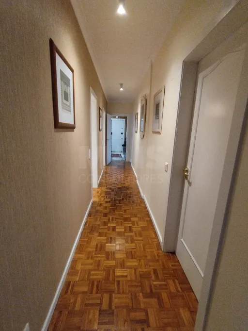 Apartamento T4 ao lado do metro das Olaias com dois lugares de parqueamento