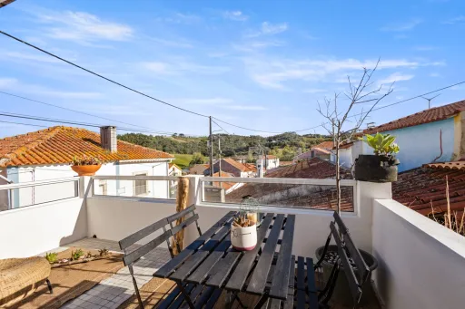 🏡 Encantadora Moradia Centenária T2 com Terraço