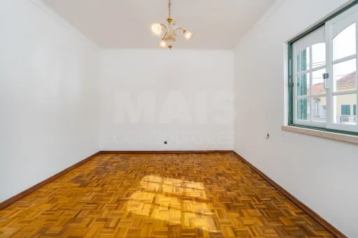 Moradia T3 com espaço exterior no centro de Salvaterra de Magos