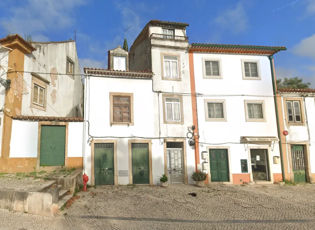 Moradia para recuperar no centro de Tomar