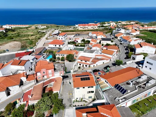 Ap. em Moradia T1 c/ Logradouro e Garagem ao nível de R/C