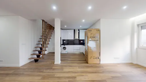 2-bedr. apartment converted into 4-bedr. duplex Santa iria de Azoia