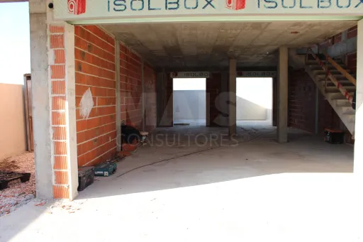 Moradia T3+1 junto praias | Garagem + logradouro privado | Terraço panorâmico sobre o mar