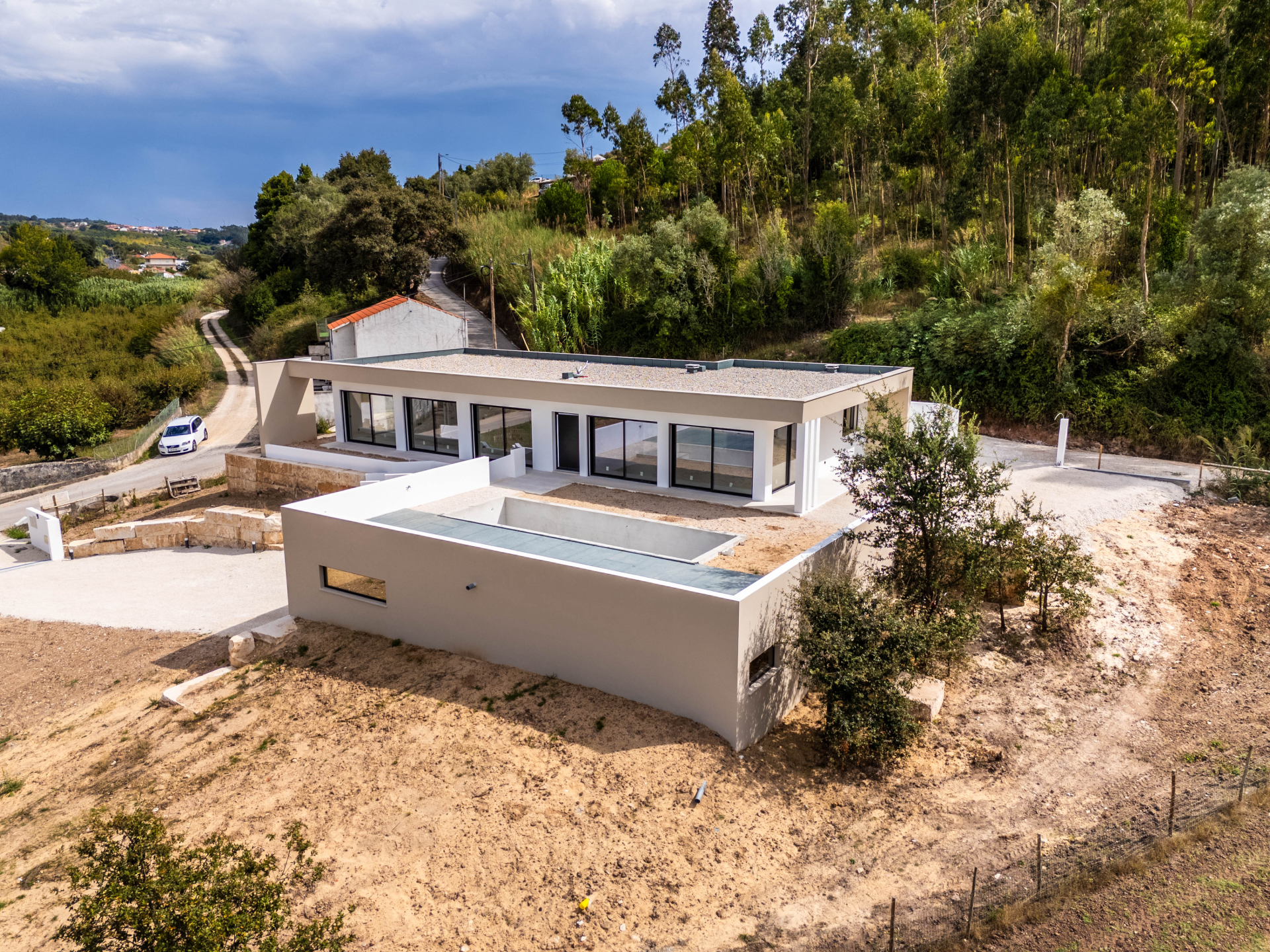 Modern 3-Bedroom Single-Storey House with Pool and Garden in Ribeira dos Amiais