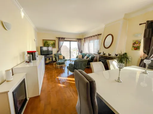 Moradia T4 em Alcabideche, Cascais – Conforto, Sustentabilidade e Espaço