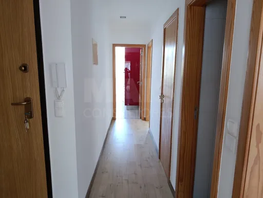 T2 em Carnide - Conforto, Luz e localização privilegiada.