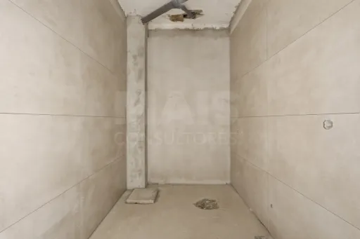 Apartamento T2 novo com quintal e estacionamento