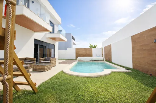 Moradia T5 de Luxo com Piscina a 15 Minutos de Lisboa