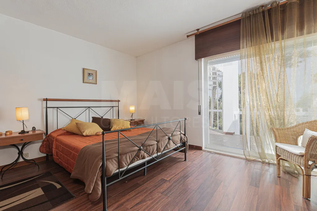 Moradia Contemporânea com terreno 700m2 em Soltroia – Próxima da Praia