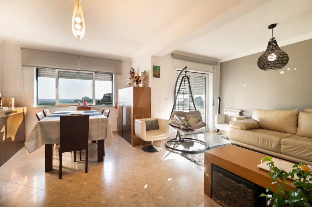 Apartamento T3 com Vista sobre o Rio Tejo