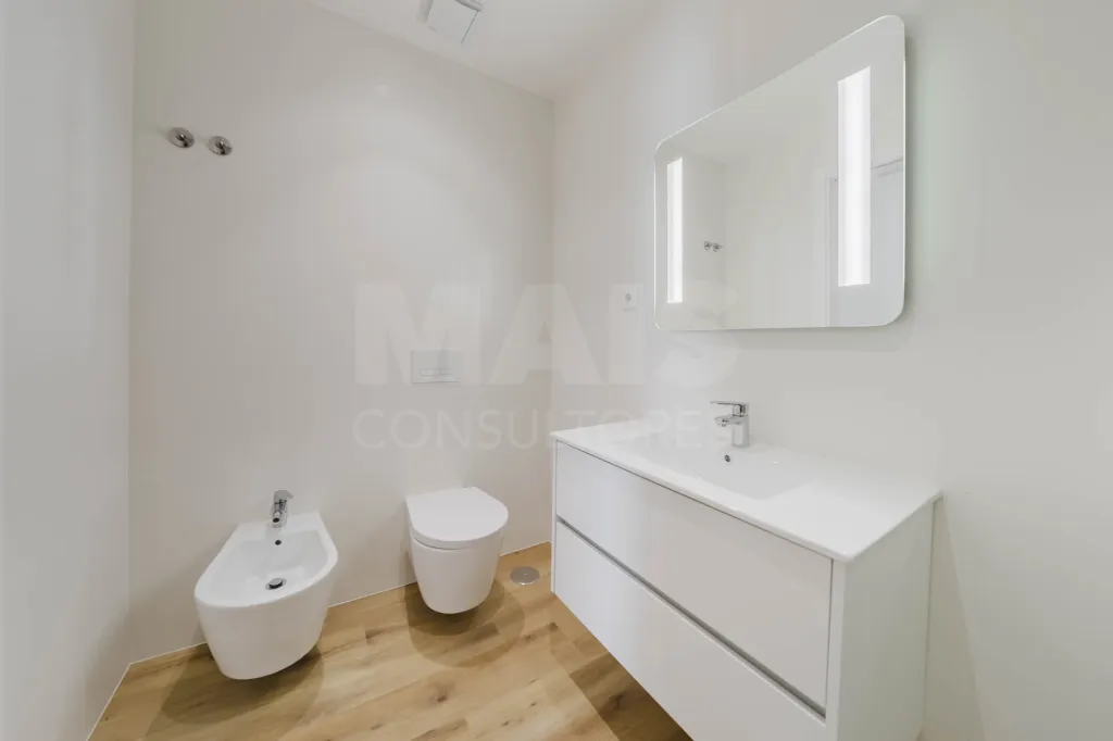 Apartamento T2 com 2 lugares de garagem