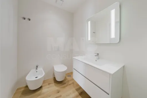 Apartamento T2 na Nazaré c/ 2 lugares de garagem