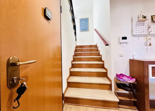 T4 Totalmente Renovado com 3 Varandas, Garagem Box e Arrecadação | São Domingos de Rana