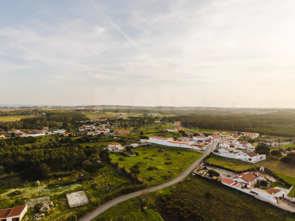 Terreno Urbano com 1980m2, Construção Moradia até 300m2