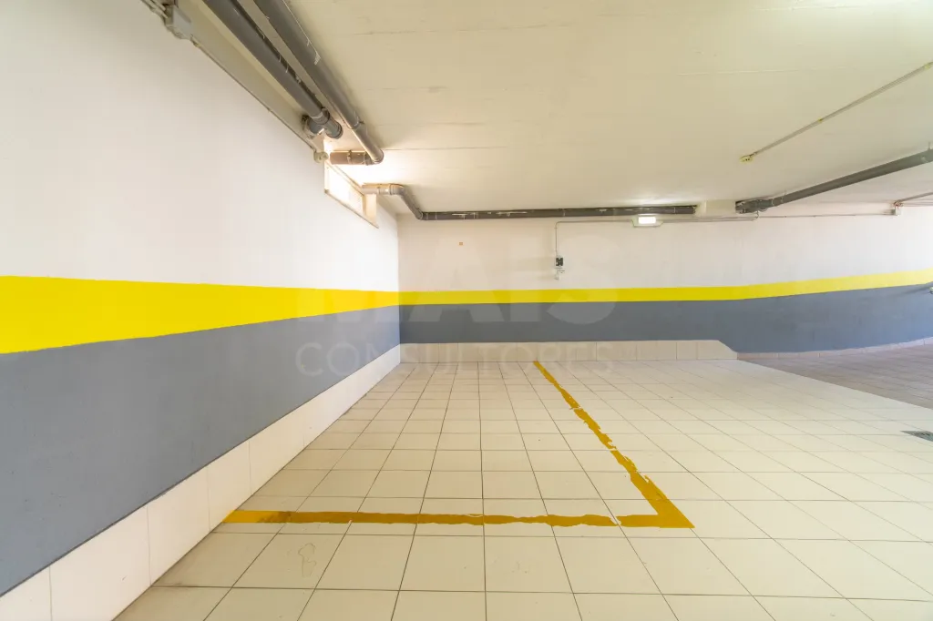 Apartamento T3 com parqueamento na Urbanização das Oliveirinhas em Samora Correia