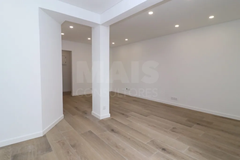 Apartamento T3 R/C Totalmente Remodelado com Logradouro em Samora Correia