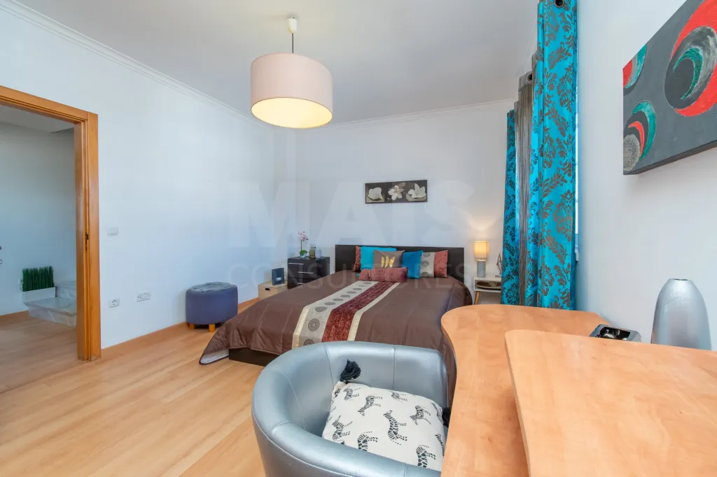 Moradia T2+2 totalmente remodelada com piscina aquecida no Porto Alto
