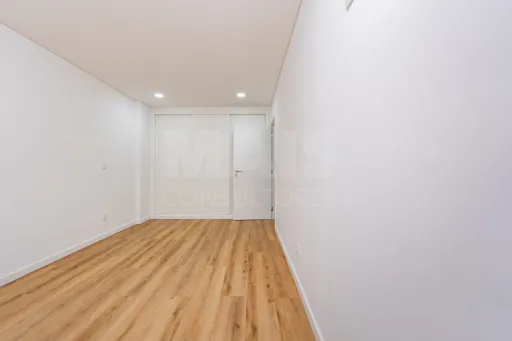 Fully refurbished 3-bedroom apartment | parking space, in Quinta da Piedade - Póvoa de Santa Iria