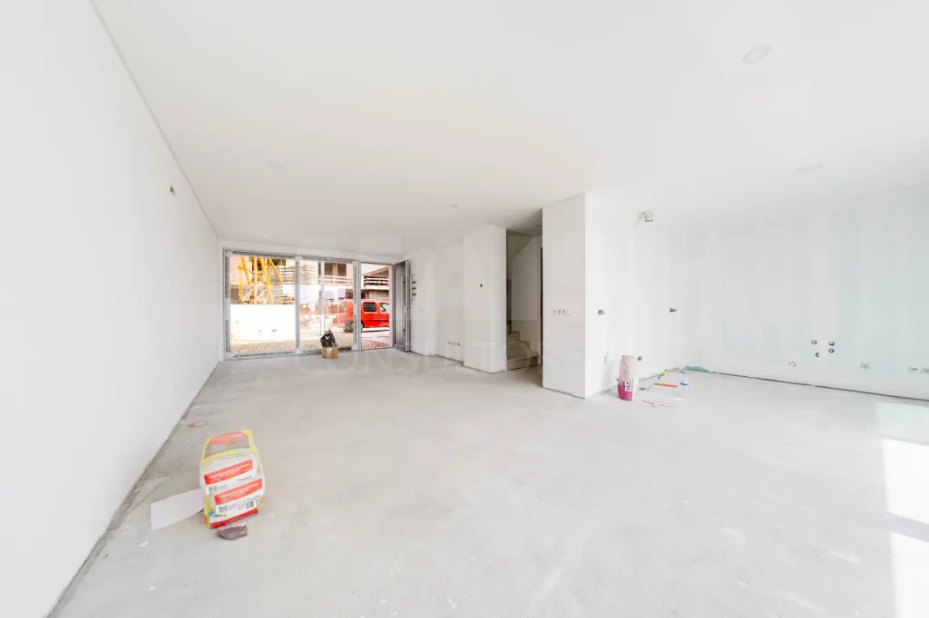 Modern New 3 Bedroom Villa with Pool in Ferrel