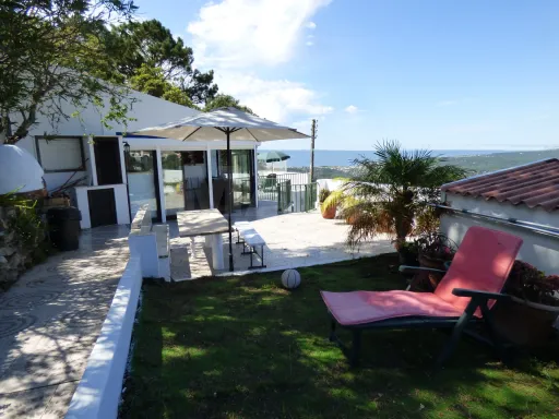 Propriedade privada c/ piscina, jardim e vista mar!