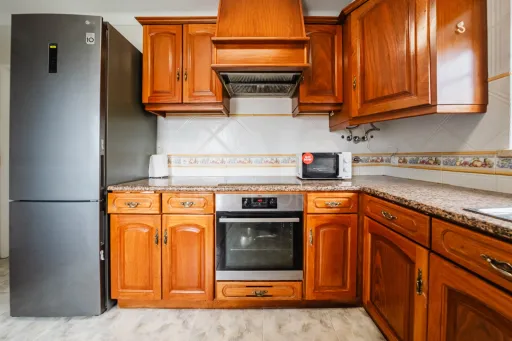 Moradia T4 em Olho Marinho | 260m² | Lote 734m²