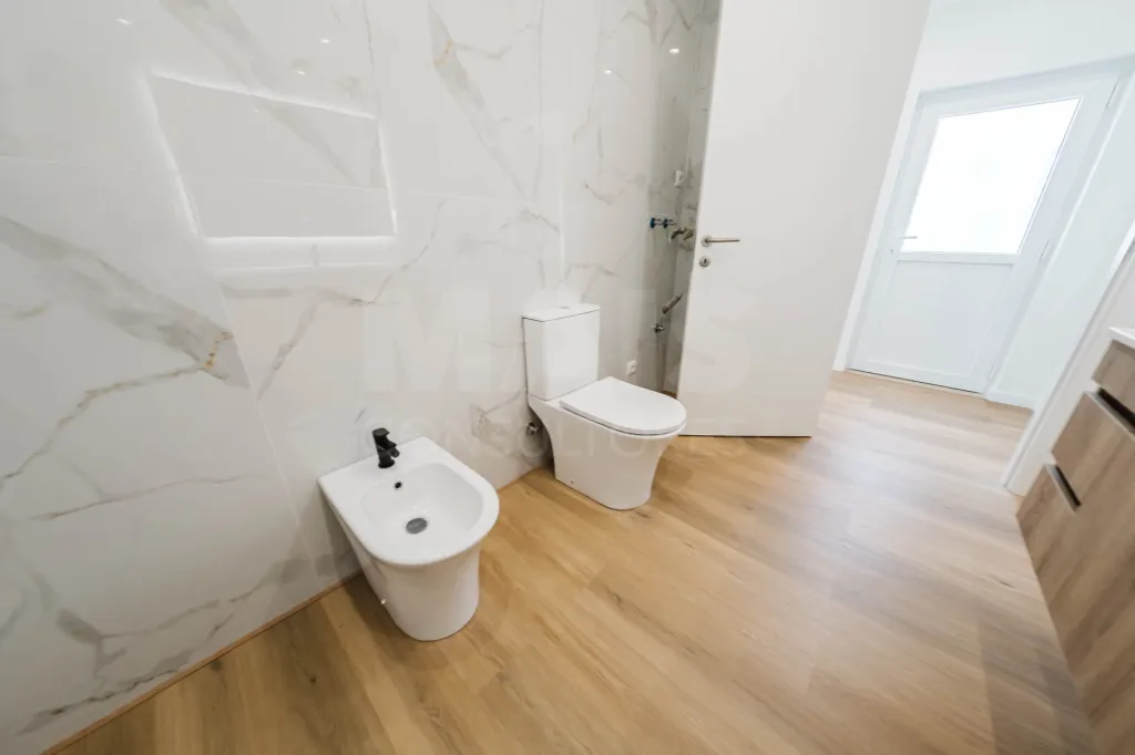Moradia Geminada T3, Totalmente Remodelada
