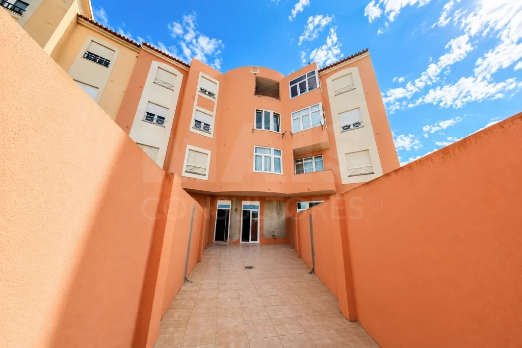 Apartamento T1+1 Renovado com Terraço, Conforto e Qualidade | Peniche