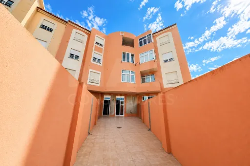 Renovated 1-Bedroom + 1 Apartment with Terrace, Comfort, and Quality | Peniche