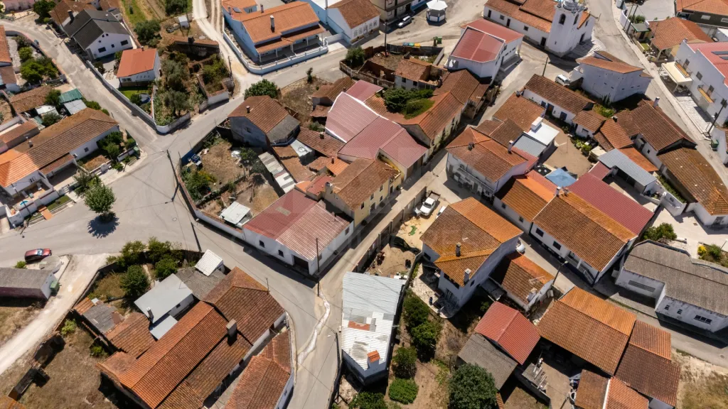 Moradia T2 + 1 com armazém de 138m²