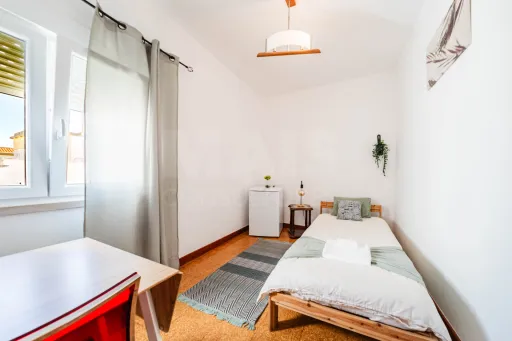 Apartamento T3+1 no Centro de Peniche com Terraço Privativo e Elevada Rentabilidade
