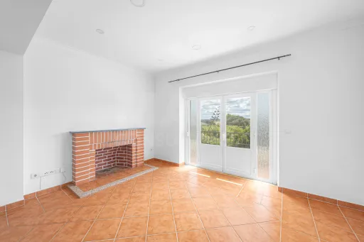 Moradia T6 Remodelada com Vista para a Serra de Montejunto