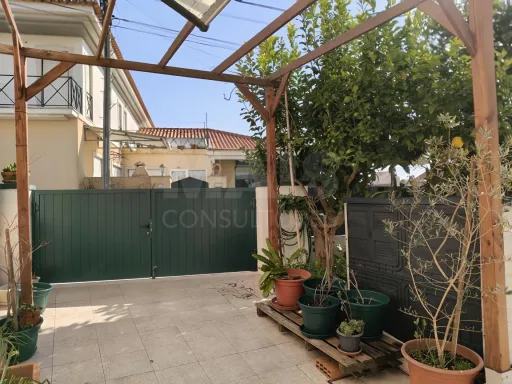 Moradia T4+2 c/ Churrasqueira, Logradouro & Parqueamento !