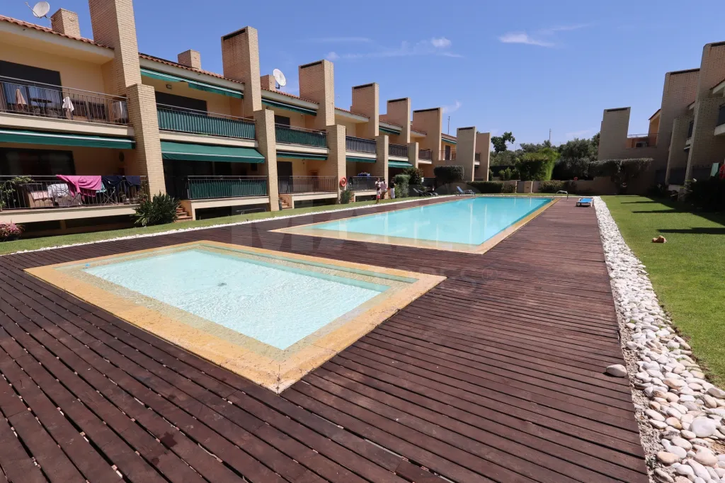 Magnifica moradia T3+2 localizada num condomínio privado, em Boliqueime.
